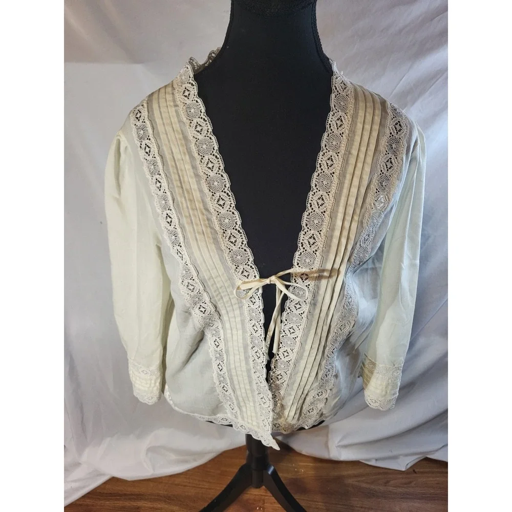 Vtge Deena Size M Cream Ivory Lace Polyester Cotton Blend Bed Jacket